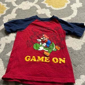 Super Mario T-shirt size 4
